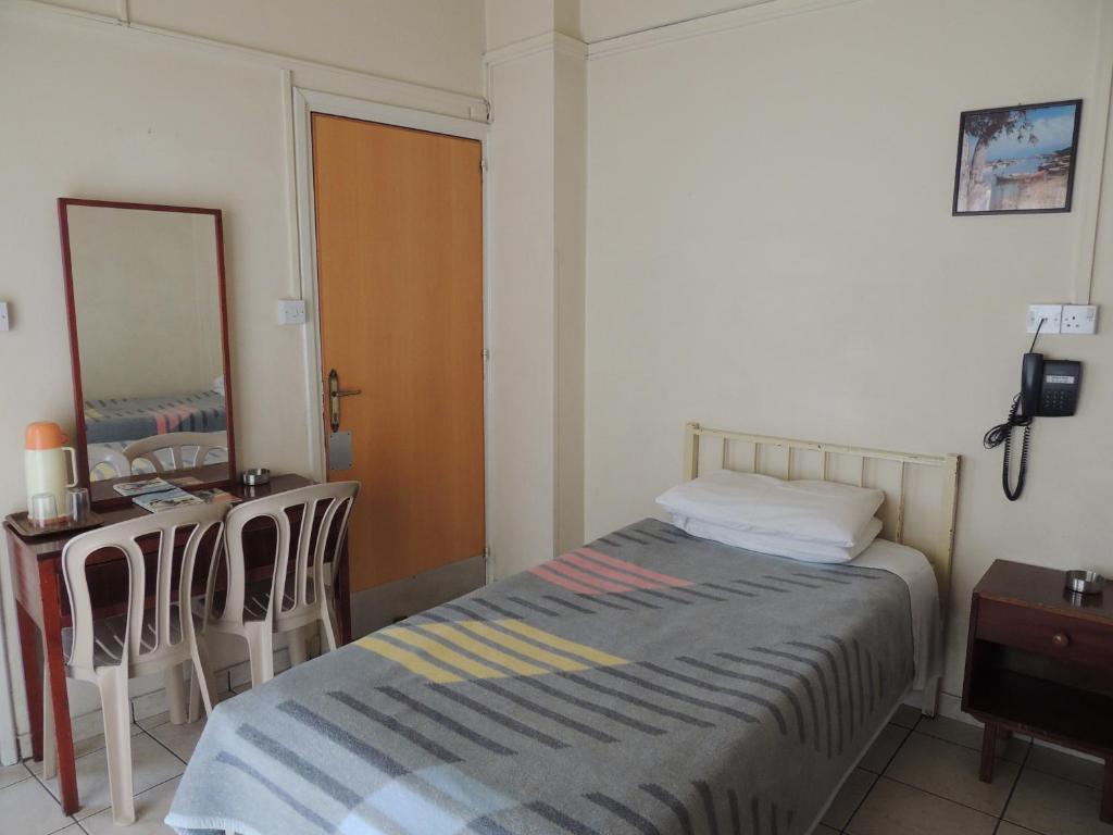 Delphi Hotel Nicosia Room photo
